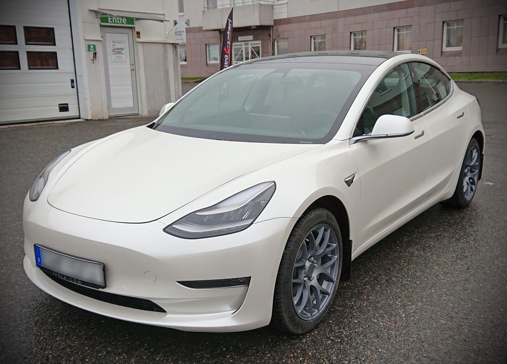 Foto av folierad Tesla Model 3